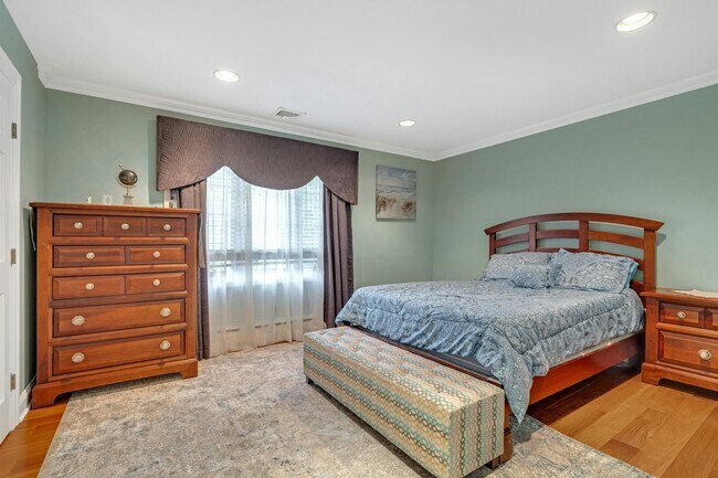 Building Photo - 787 Peach Tree Ln