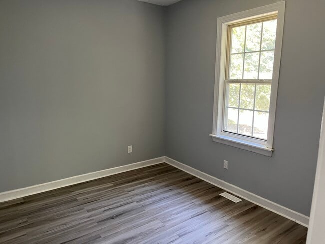 Building Photo - 901 Marlborough Rd