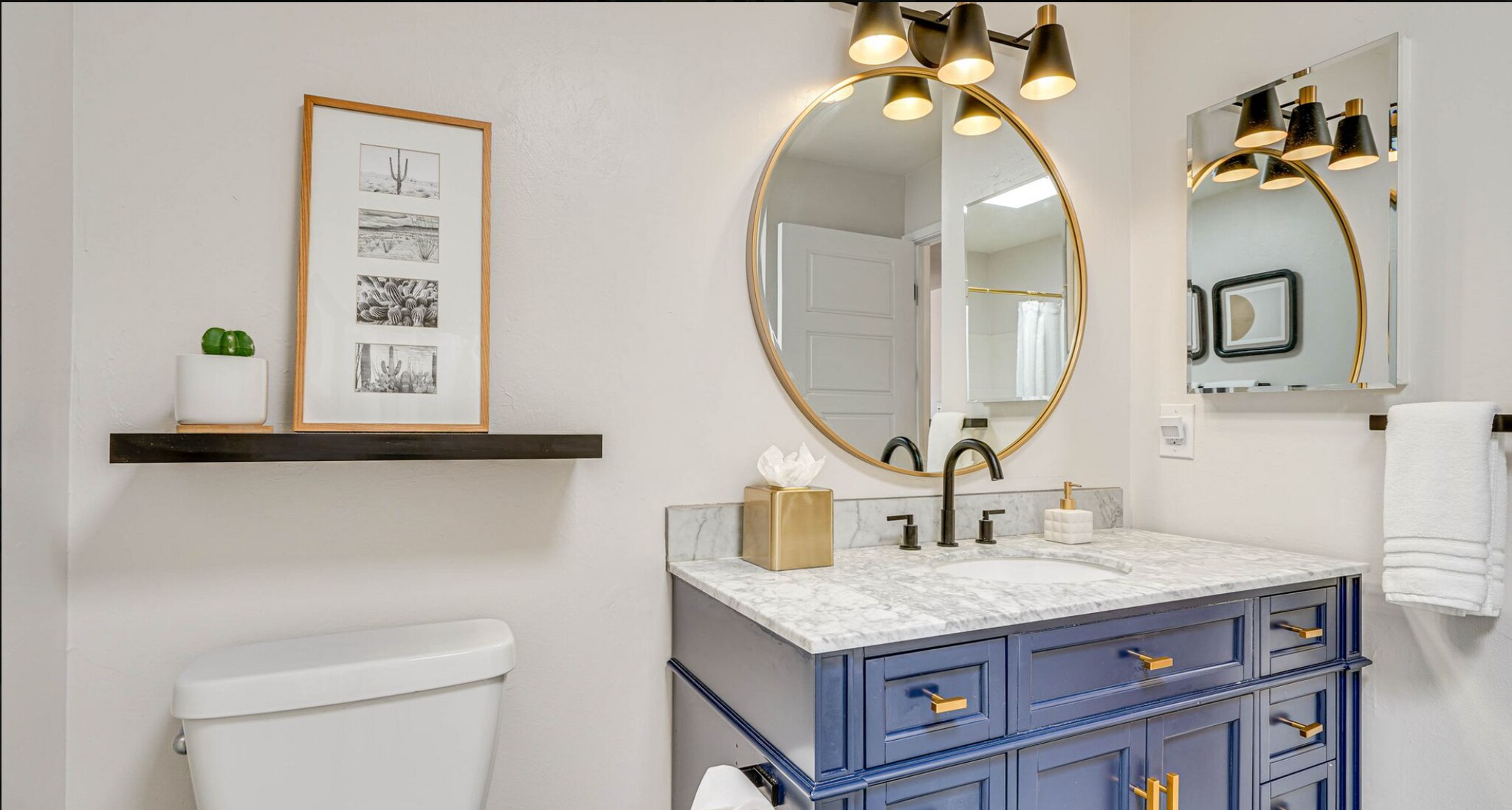 Guest Full Bath - 2217 S Oak Park Dr