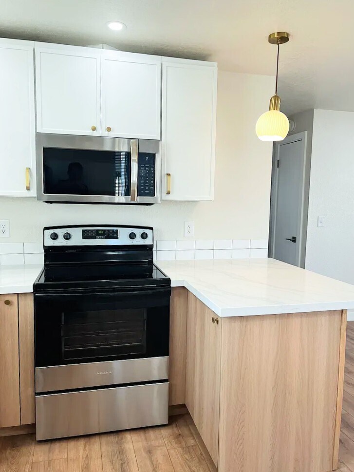 Building Photo - 4745 Delridge Way SW