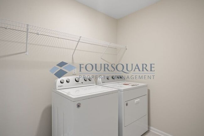 Building Photo - End-Unit Townhome with Loft, Open Floor Plan & Patio, Conveniently Located Near Dining, Shopping,...