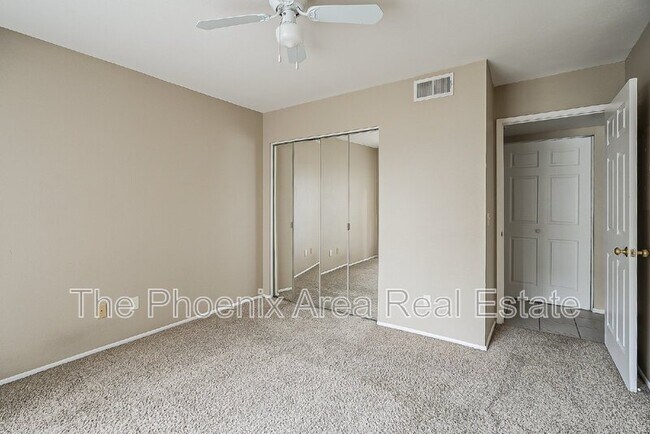 Building Photo - 850 S River Dr