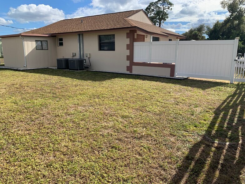 backyard - 1937 Collier Ave