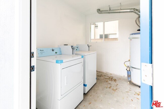 Building Photo - 3872 Bentley Ave