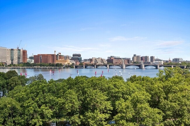 Building Photo - 180 Beacon St