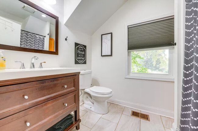 Building Photo - 1518 Riverside Ave