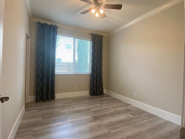 Building Photo - Immaculate home in W. Roseville!