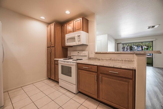 Building Photo - Upgraded & simply beautiful 3 Bedroom Condo!