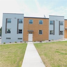 Building Photo - 413 S Main St