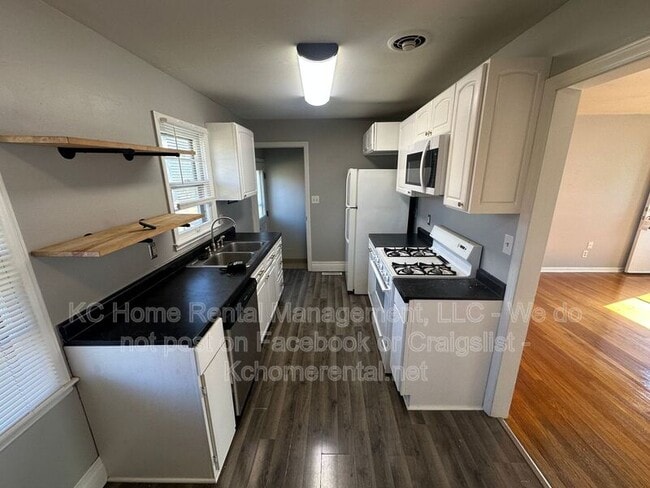 Building Photo - 5216 NE 44th St