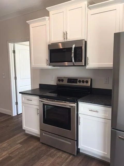 Building Photo - Inquire today on how to get FREE rent!