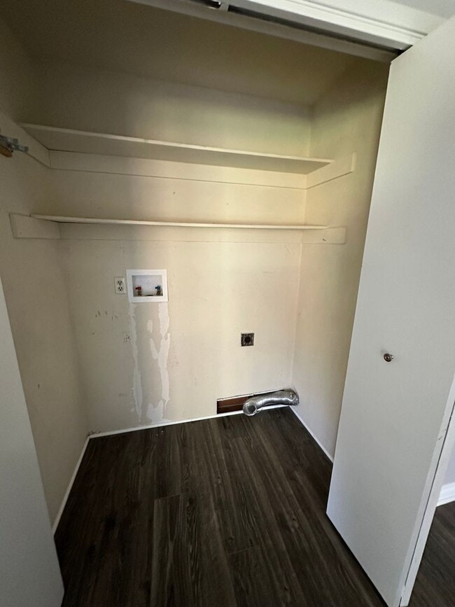 Building Photo - 5301 Bel Aire Dr