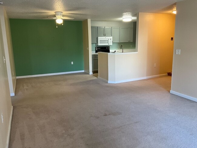 Building Photo - 15 Windsor Ct