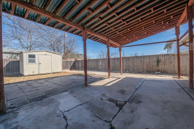 Building Photo - 3309 Lake Charles Ave
