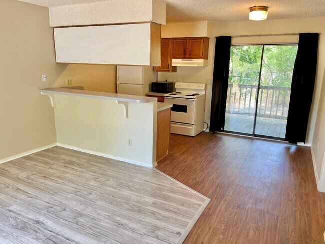 Building Photo - 112 Hillside Cove
