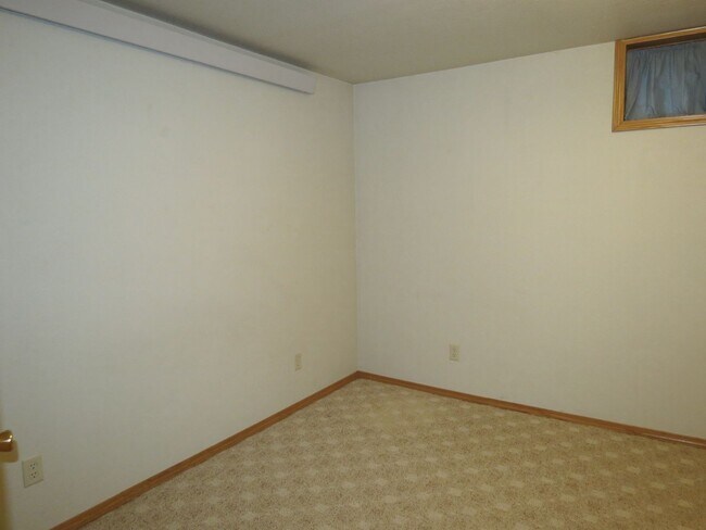 Building Photo - 3 BEDROOM | 2 BATH | SPACIOUS RAPID VALLEY...