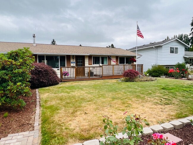 Primary Photo - Beautiful yard, 3 bedroom 1 bath rambler i...