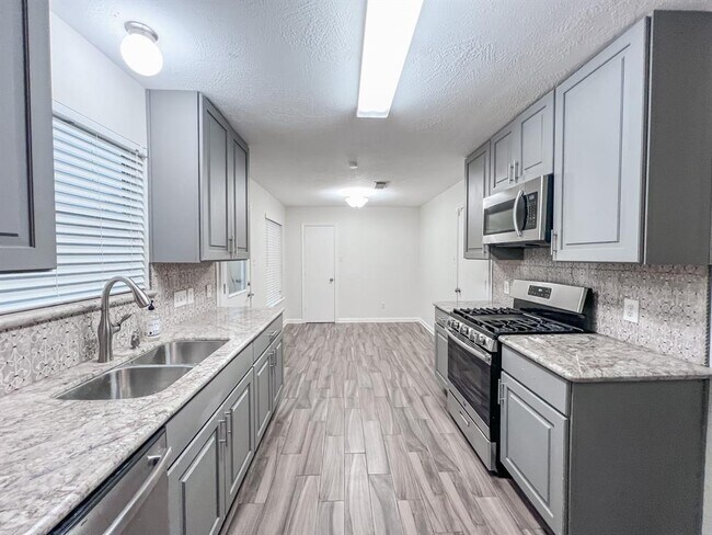 Building Photo - 319 Grand Isle Ln