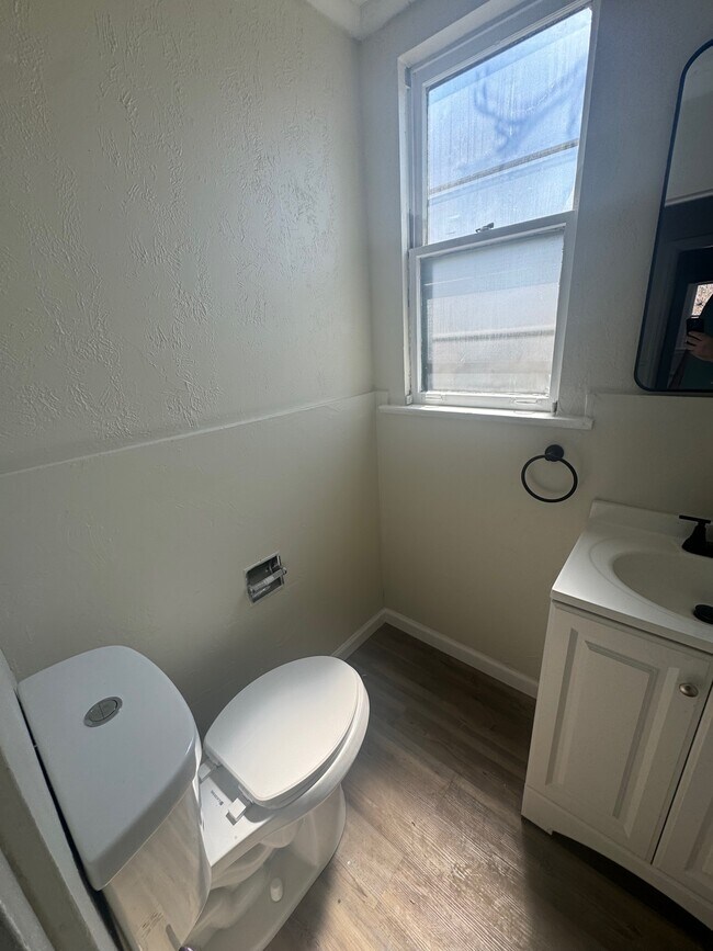 Building Photo - 6440 Dean St