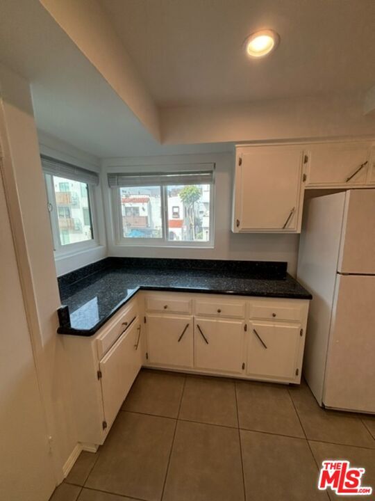 Building Photo - 24 Lighthouse St