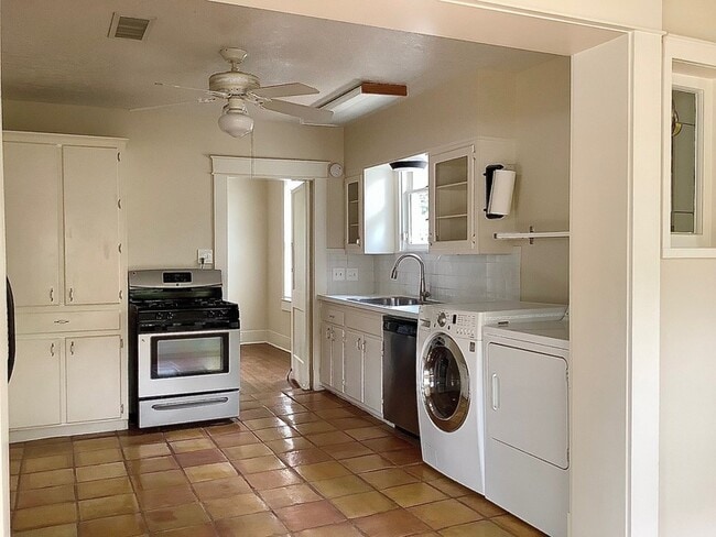 Building Photo - 1322 Harvard St