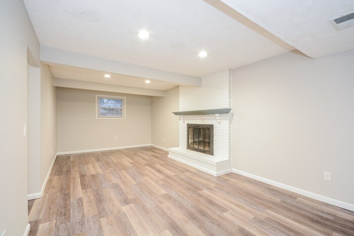 Building Photo - 853 Meadow Ridge Dr