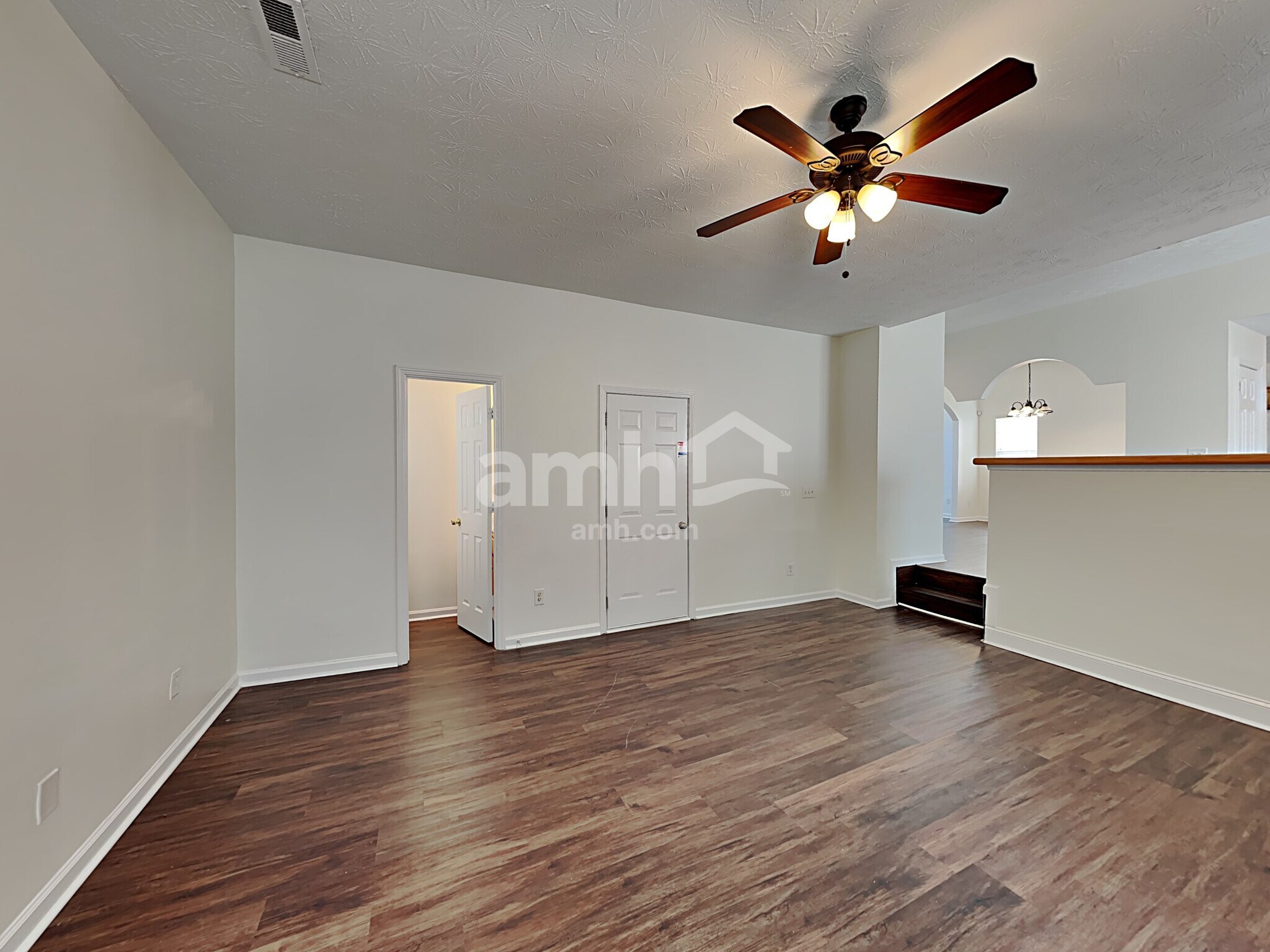 Building Photo - 2521 Fairstone Ave
