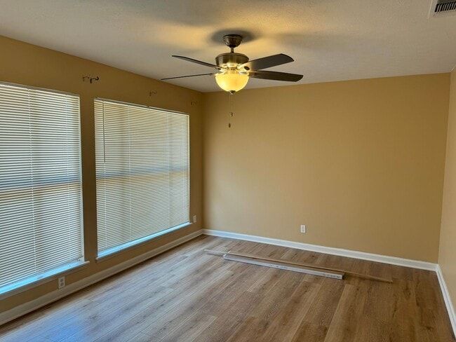 Building Photo - 1005 Vly Frg Dr