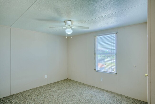 Building Photo - Ocean View 2BR/2BA Home – Updated Bath, St...