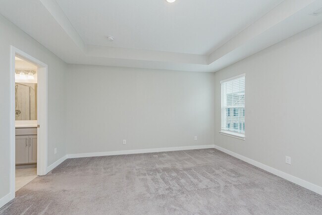 Building Photo - Beautiful Townhome in Carmel