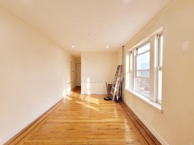 Building Photo - 1 bedroom in ASTORIA NY 11103