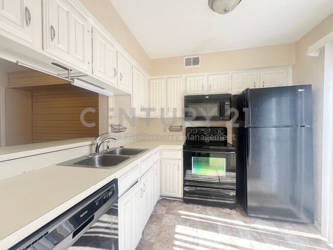 Building Photo - Beautiful 2-story 1/1.5 Mediterranean Style Condo in Gated Dallas Community For Rent!