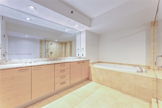 Building Photo - 1830 S Ocean Dr