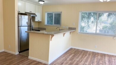 Building Photo - $2490 / 2 BEDROOM / 1 BATHROOM- HUGE REMODELED APARTMENT IN IRVINGTON AREA OF CENTRAL FREMONT