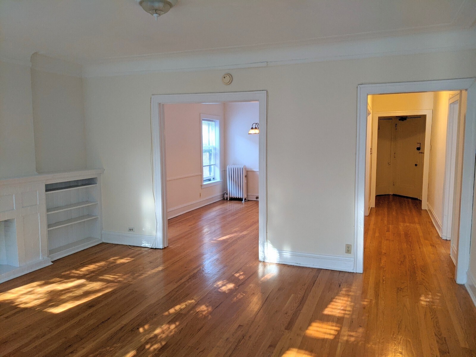 Building Photo - 731 Hinman Ave