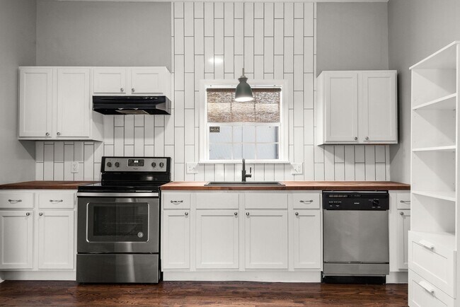 Building Photo - Located in the heart of Cleveland Park, this charming home has it all!