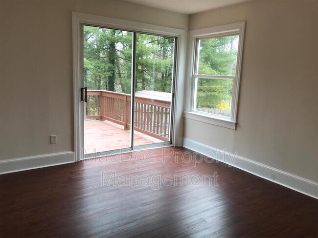 Building Photo - 217 Hillcrest Dr