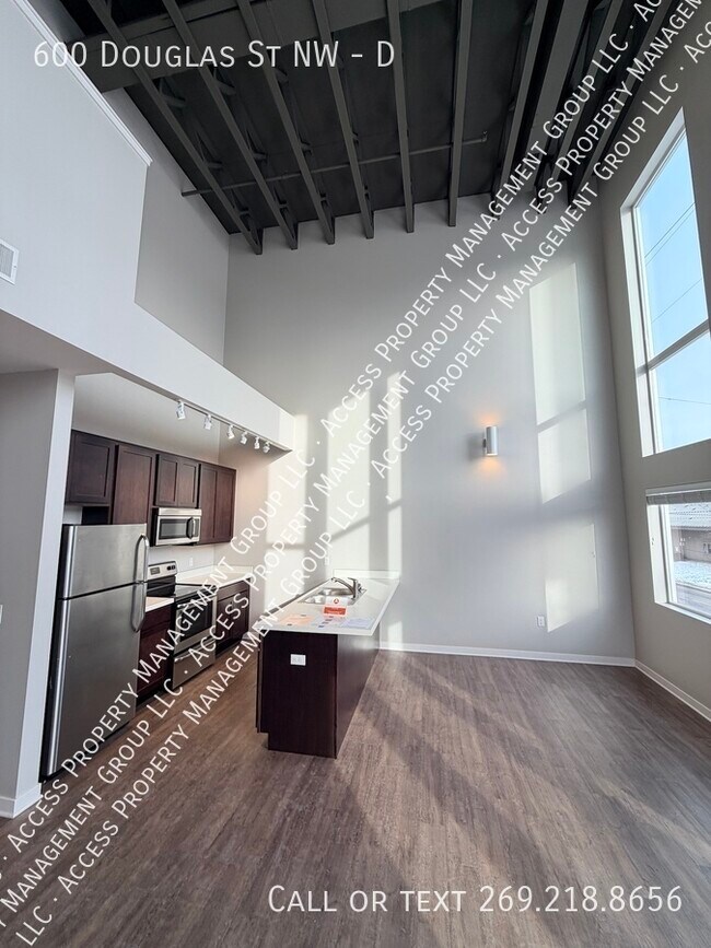 Building Photo - 600 Douglas St NW