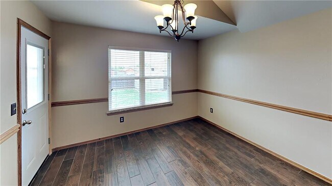 Building Photo - 1420 SE 15th St