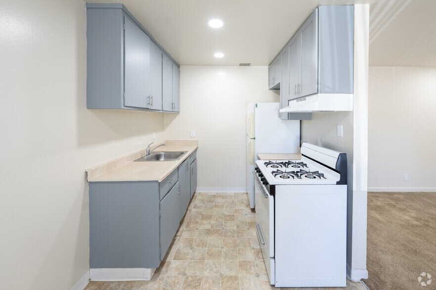 Primary Photo - Holiday Orchard Apartments