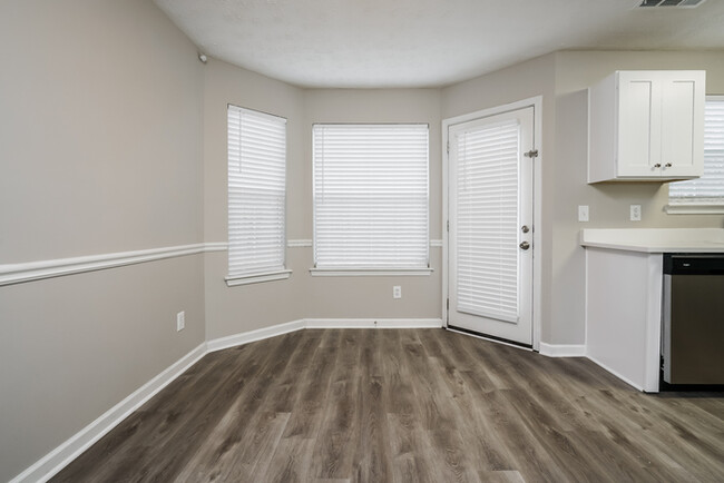Building Photo - 2802 Knoll View Pl