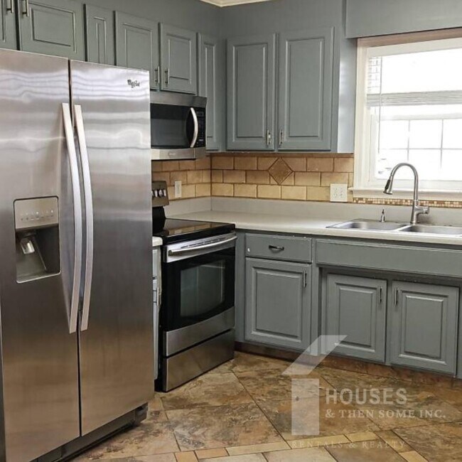 Building Photo - 423 Rollingwood Dr