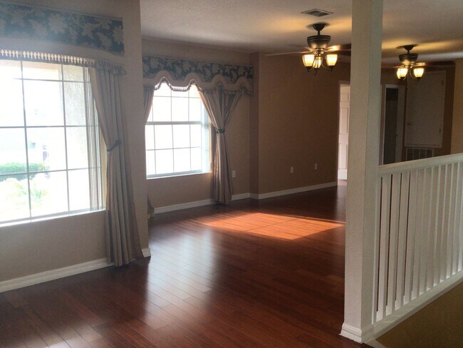 Building Photo - 410 Bloomfield Dr