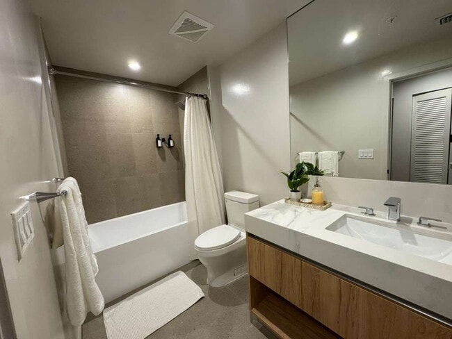 Building Photo - 11 NE 6th St