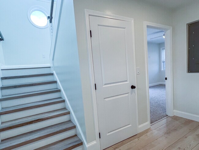 Building Photo - 194 Commercial St