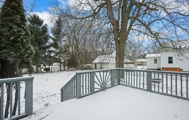 Building Photo - Come see your new home!