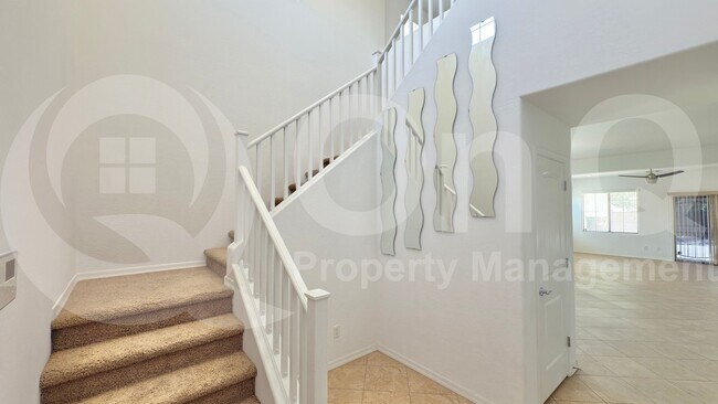Building Photo - 730 N Robins Way