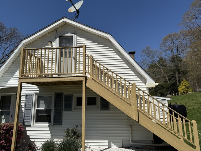 Building Photo - 34 School House Rd