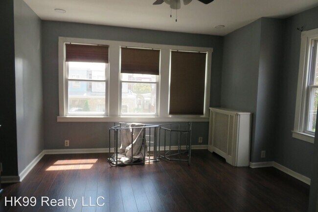 Building Photo - 3 br, 1.5 bath House - 7032 Walker St.