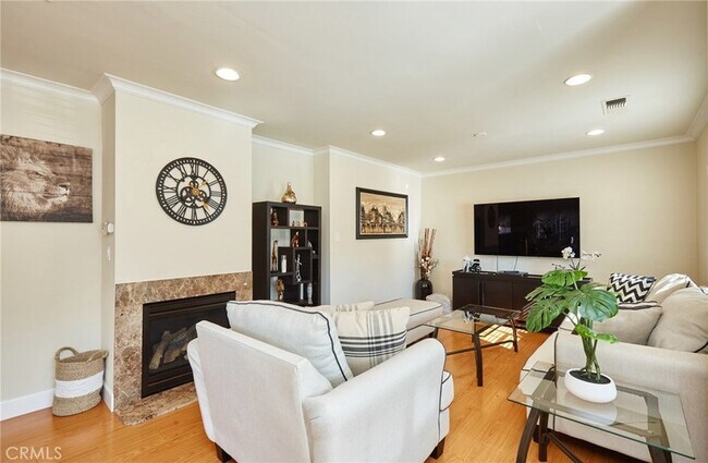 Building Photo - 17827 Burbank Blvd